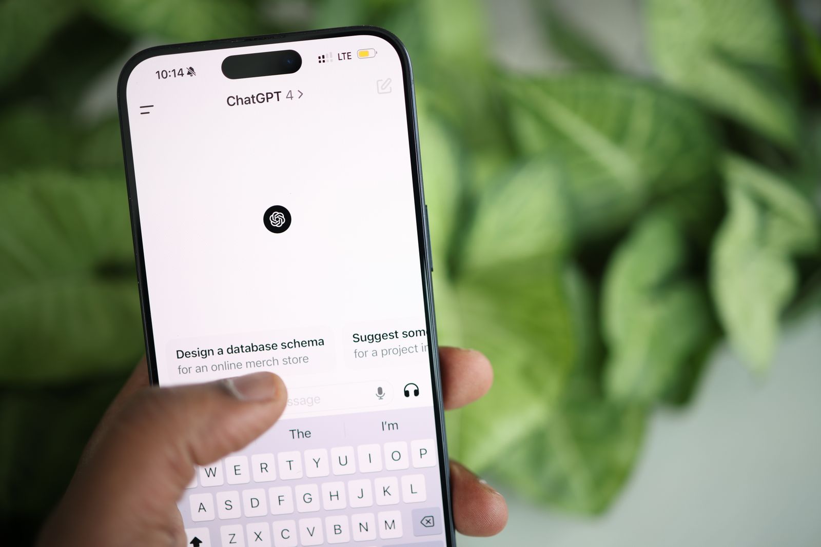 ChatGPT op een smartphone, symbool voor gevonden worden in AI-antwoorden
