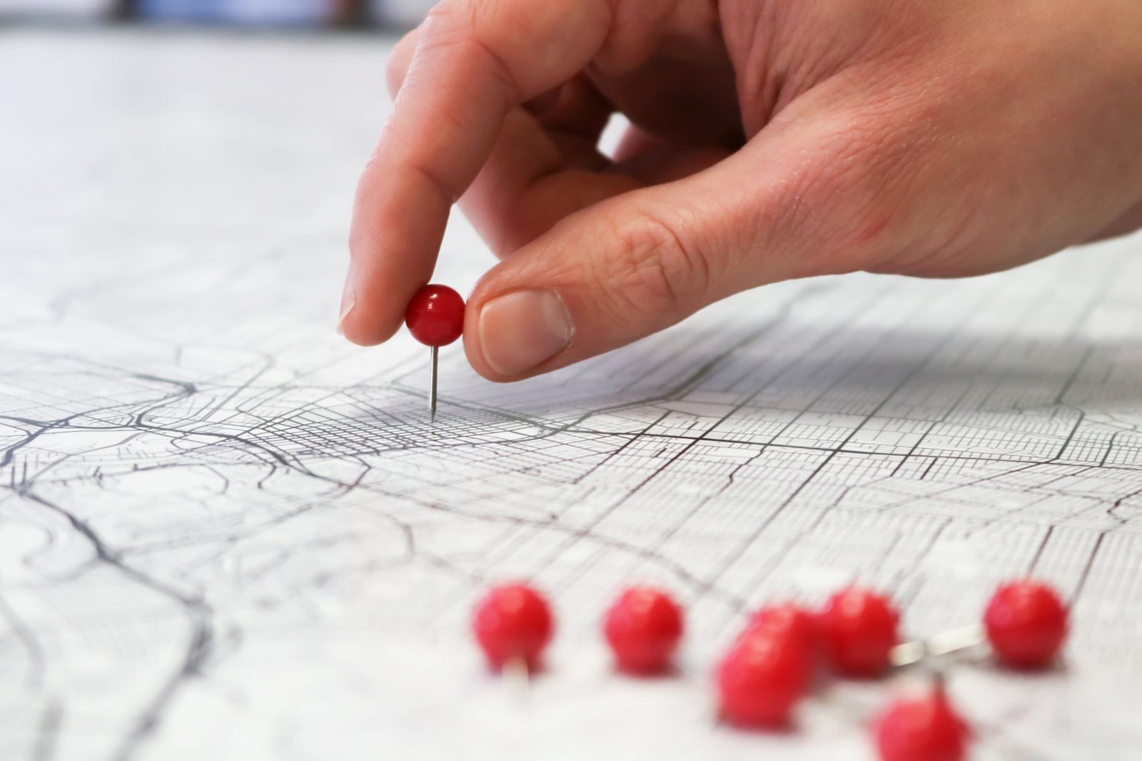 Een speld op een stadsplattegrond, symbool voor de plattegrond van een website